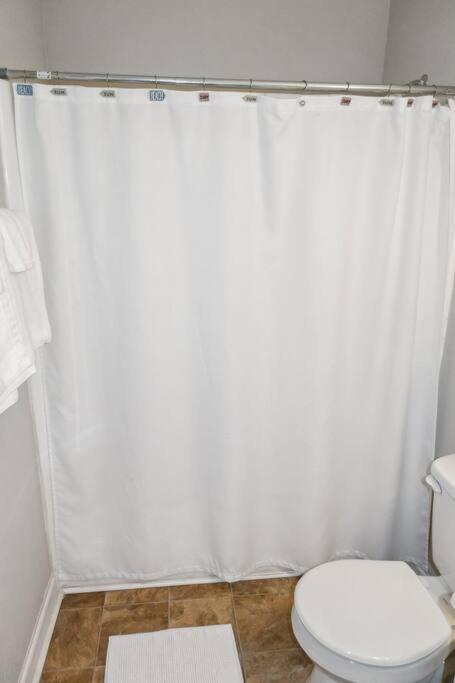 Right Across Beach Pool View Private Balcony By Zen Living Short Term Rental 미를 비치 외부 사진